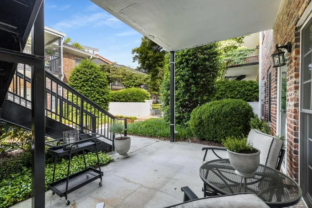 3675 Peachtree Road Ne Unit 9, Atlanta, Georgia 30319, 2 Bedrooms Bedrooms, ,2 BathroomsBathrooms,Residential,For Sale,3675 Peachtree Road Ne Unit 9,7571506