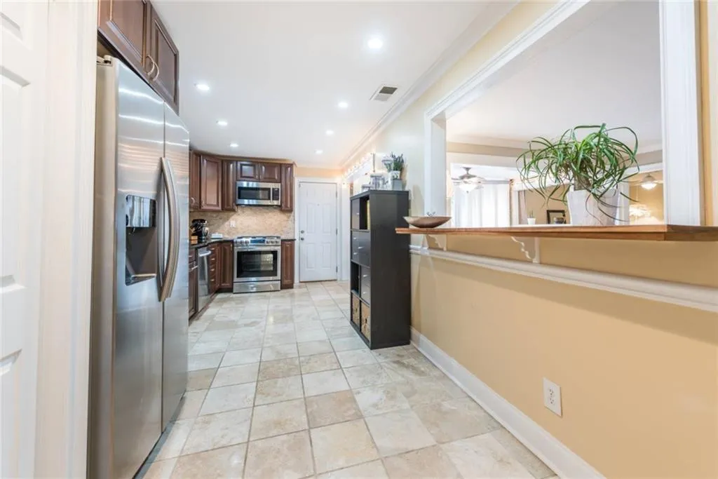 346 Carpenter Drive Unit 19, Atlanta, Georgia 30328, 2 Bedrooms Bedrooms, ,2 BathroomsBathrooms,Residential,Sold,346 Carpenter Drive Unit 19,5828918