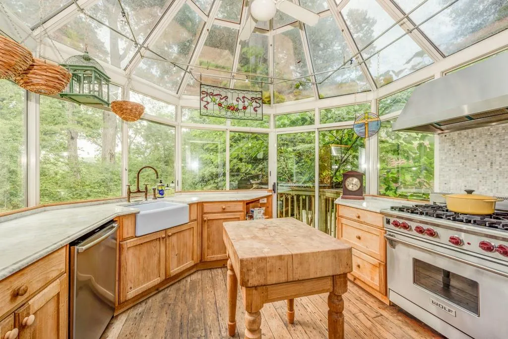 9725 Roberts Drive, Sandy Springs, Georgia 30350, 3 Bedrooms Bedrooms, ,3 BathroomsBathrooms,Residential,Sold,9725 Roberts Drive,6031964
