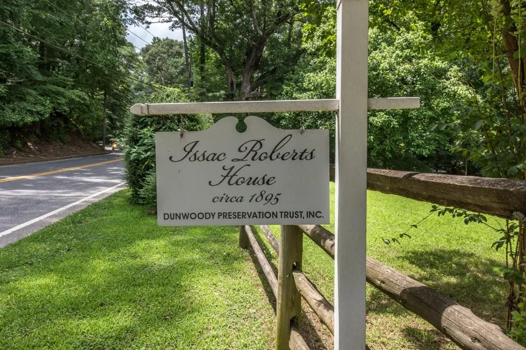 9725 Roberts Drive, Sandy Springs, Georgia 30350, 3 Bedrooms Bedrooms, ,3 BathroomsBathrooms,Residential,Sold,9725 Roberts Drive,6031964