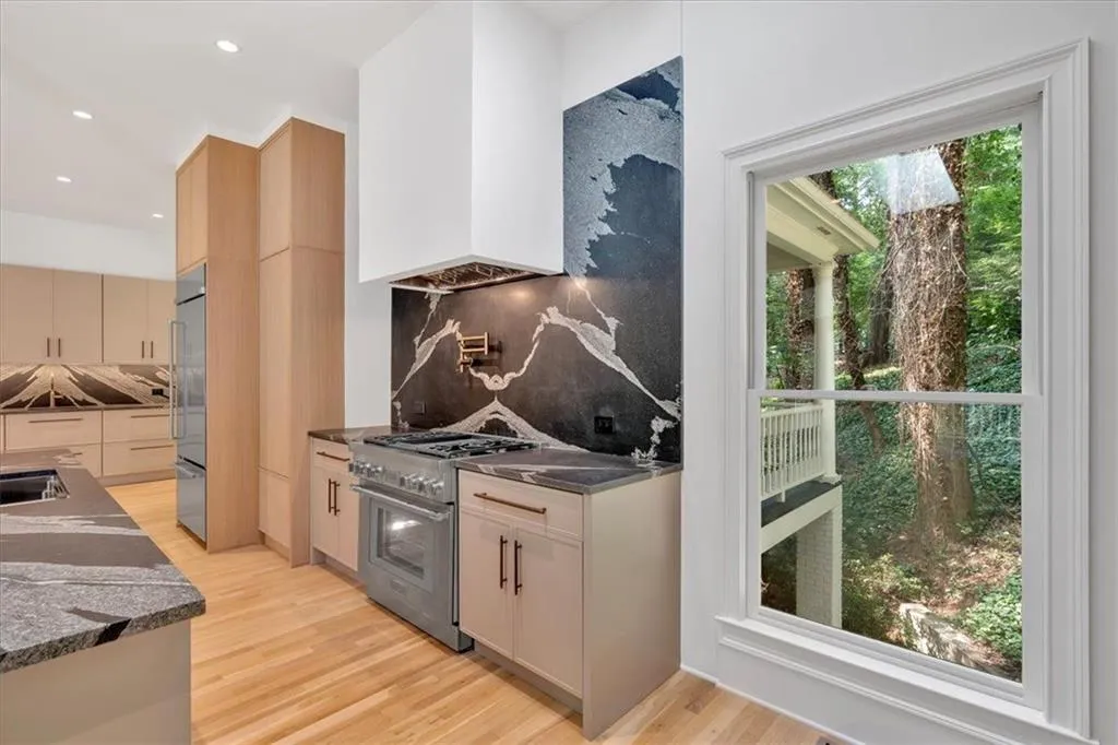 400 Old Ivy Road Ne, Atlanta, Georgia 30342, 6 Bedrooms Bedrooms, ,5 BathroomsBathrooms,Residential,For Sale,400 Old Ivy Road Ne,7687992