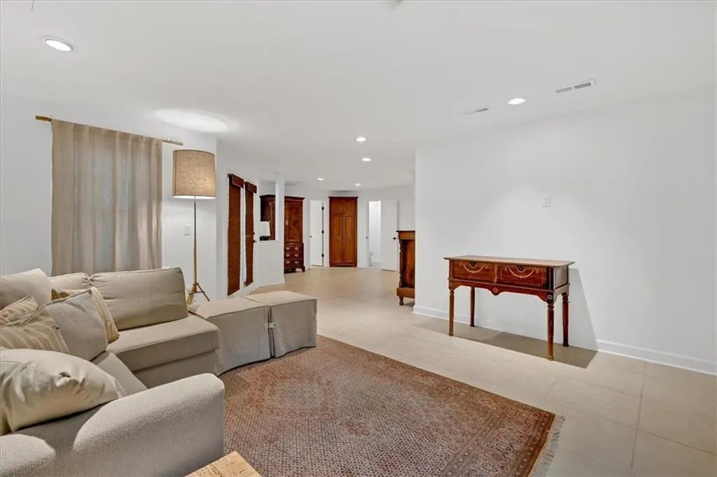 400 Old Ivy Road Ne, Atlanta, Georgia 30342, 6 Bedrooms Bedrooms, ,5 BathroomsBathrooms,Residential,For Sale,400 Old Ivy Road Ne,7687992