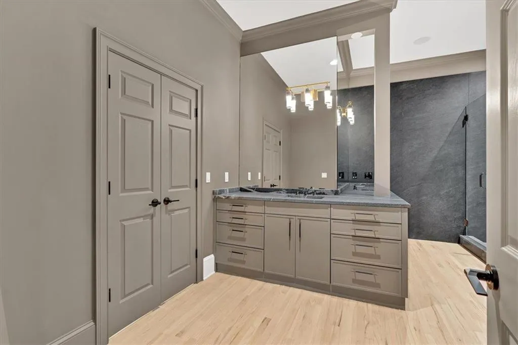 400 Old Ivy Road Ne, Atlanta, Georgia 30342, 6 Bedrooms Bedrooms, ,5 BathroomsBathrooms,Residential,For Sale,400 Old Ivy Road Ne,7687992