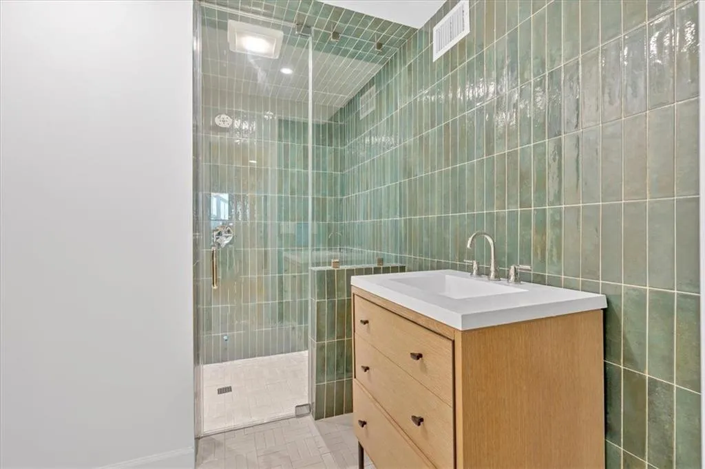 400 Old Ivy Road Ne, Atlanta, Georgia 30342, 6 Bedrooms Bedrooms, ,5 BathroomsBathrooms,Residential,For Sale,400 Old Ivy Road Ne,7687992