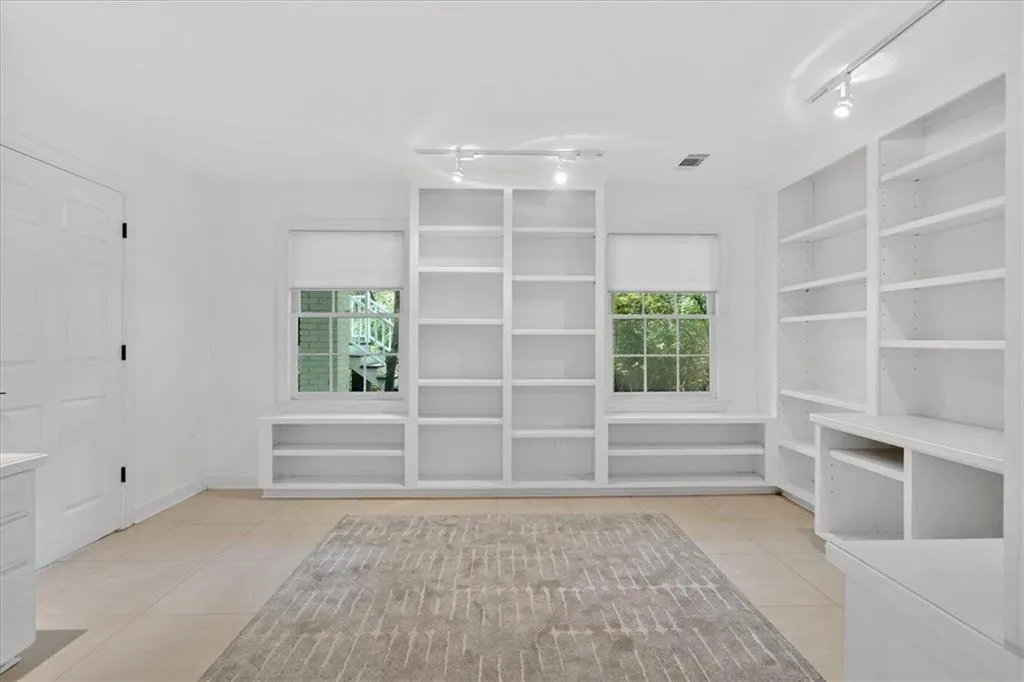 400 Old Ivy Road Ne, Atlanta, Georgia 30342, 6 Bedrooms Bedrooms, ,5 BathroomsBathrooms,Residential,For Sale,400 Old Ivy Road Ne,7687992