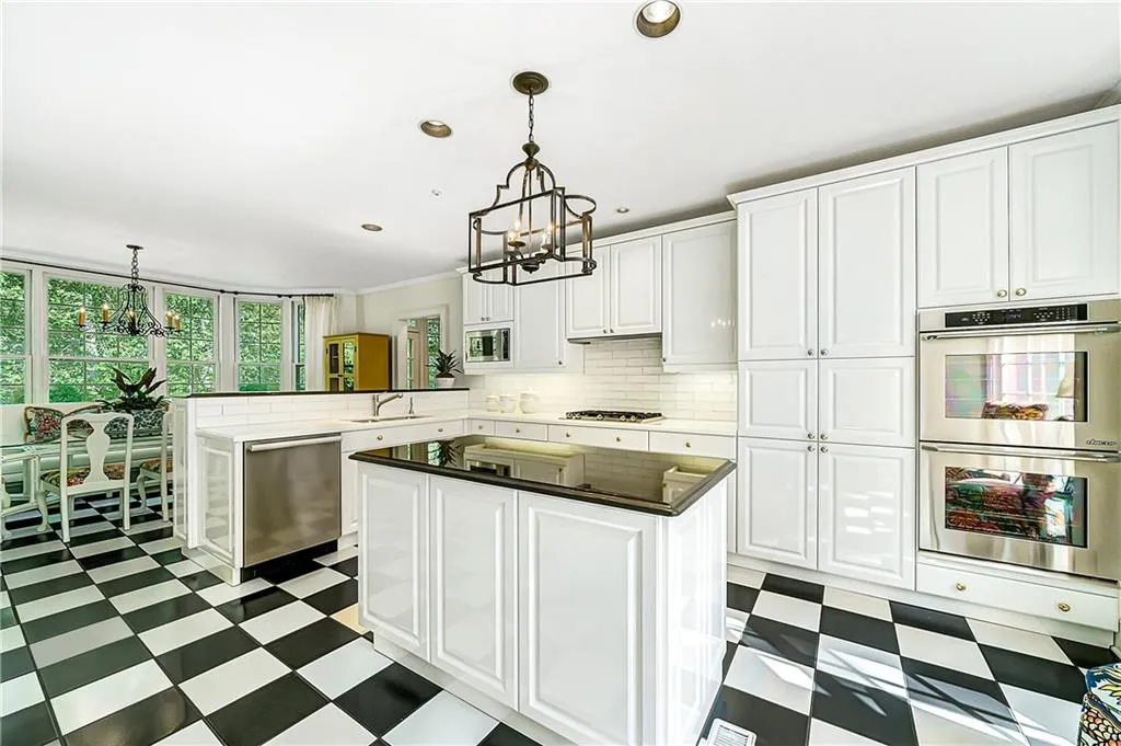 4700 Harris Trail, Atlanta, Georgia 30327, 5 Bedrooms Bedrooms, ,5 BathroomsBathrooms,Residential,Sold,4700 Harris Trail,6873756