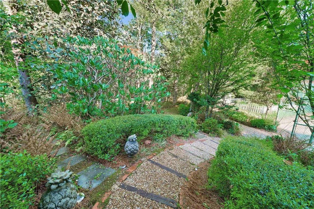 4700 Harris Trail, Atlanta, Georgia 30327, 5 Bedrooms Bedrooms, ,5 BathroomsBathrooms,Residential,Sold,4700 Harris Trail,6873756