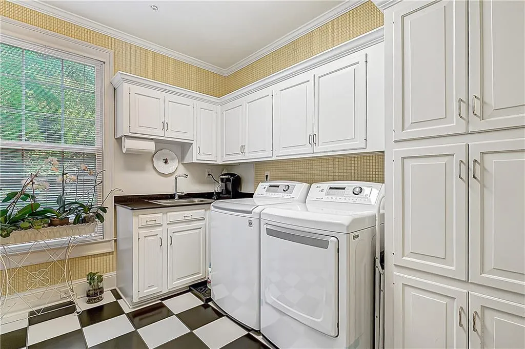 4700 Harris Trail, Atlanta, Georgia 30327, 5 Bedrooms Bedrooms, ,5 BathroomsBathrooms,Residential,Sold,4700 Harris Trail,6873756