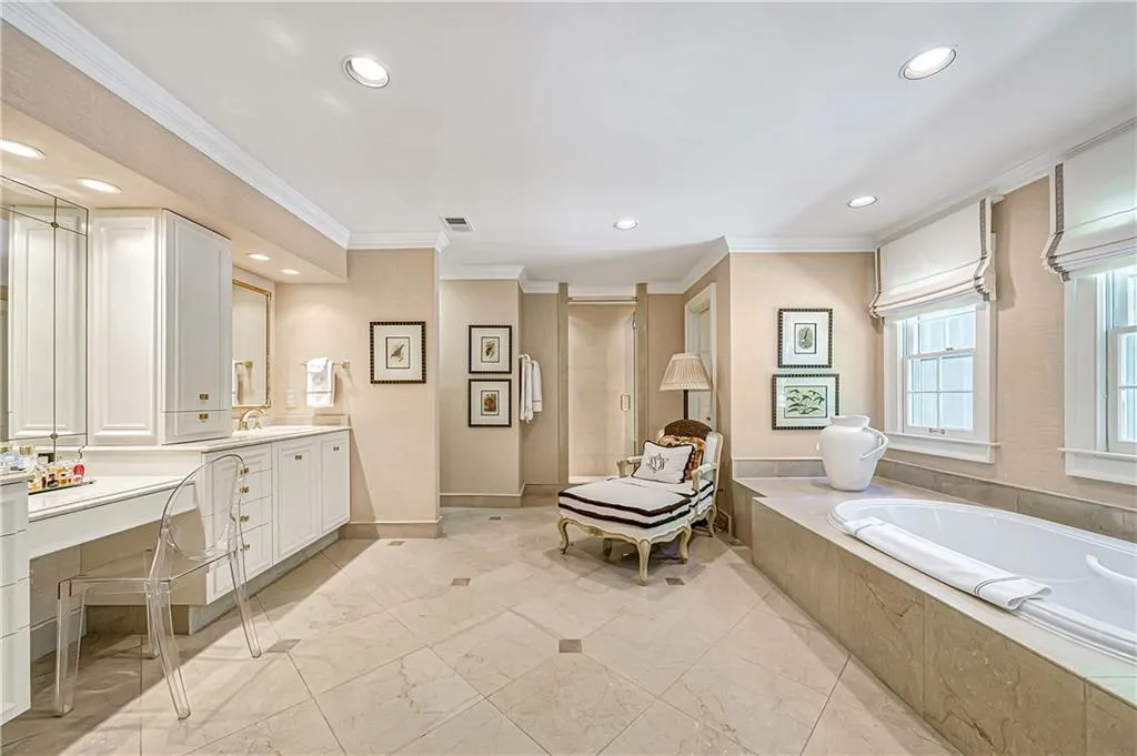 4700 Harris Trail, Atlanta, Georgia 30327, 5 Bedrooms Bedrooms, ,5 BathroomsBathrooms,Residential,Sold,4700 Harris Trail,6873756