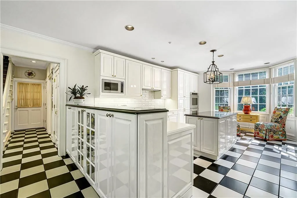 4700 Harris Trail, Atlanta, Georgia 30327, 5 Bedrooms Bedrooms, ,5 BathroomsBathrooms,Residential,Sold,4700 Harris Trail,6873756