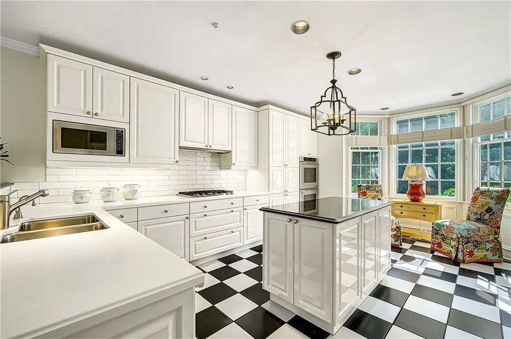 4700 Harris Trail, Atlanta, Georgia 30327, 5 Bedrooms Bedrooms, ,5 BathroomsBathrooms,Residential,Sold,4700 Harris Trail,6873756