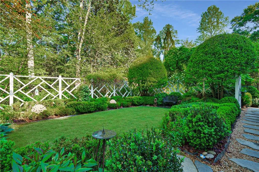 4700 Harris Trail, Atlanta, Georgia 30327, 5 Bedrooms Bedrooms, ,5 BathroomsBathrooms,Residential,Sold,4700 Harris Trail,6873756