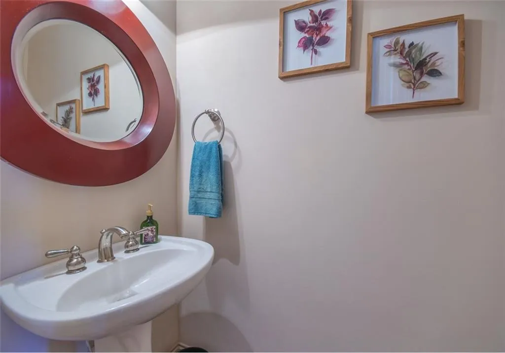 949 Persimmon Point, Atlanta, Georgia 30328, 2 Bedrooms Bedrooms, ,3 BathroomsBathrooms,Residential,Sold,949 Persimmon Point,6948378