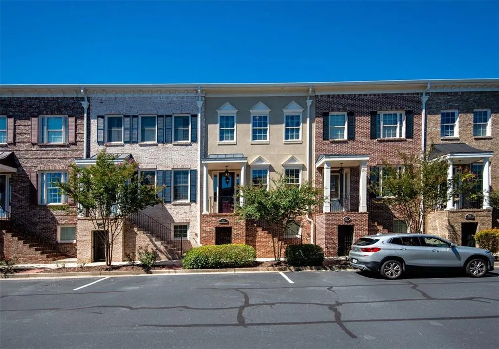 949 Persimmon Point, Atlanta, Georgia 30328, 2 Bedrooms Bedrooms, ,3 BathroomsBathrooms,Residential,Sold,949 Persimmon Point,6948378