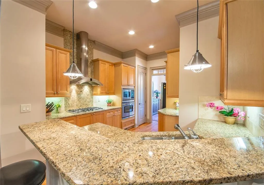 949 Persimmon Point, Atlanta, Georgia 30328, 2 Bedrooms Bedrooms, ,3 BathroomsBathrooms,Residential,Sold,949 Persimmon Point,6948378