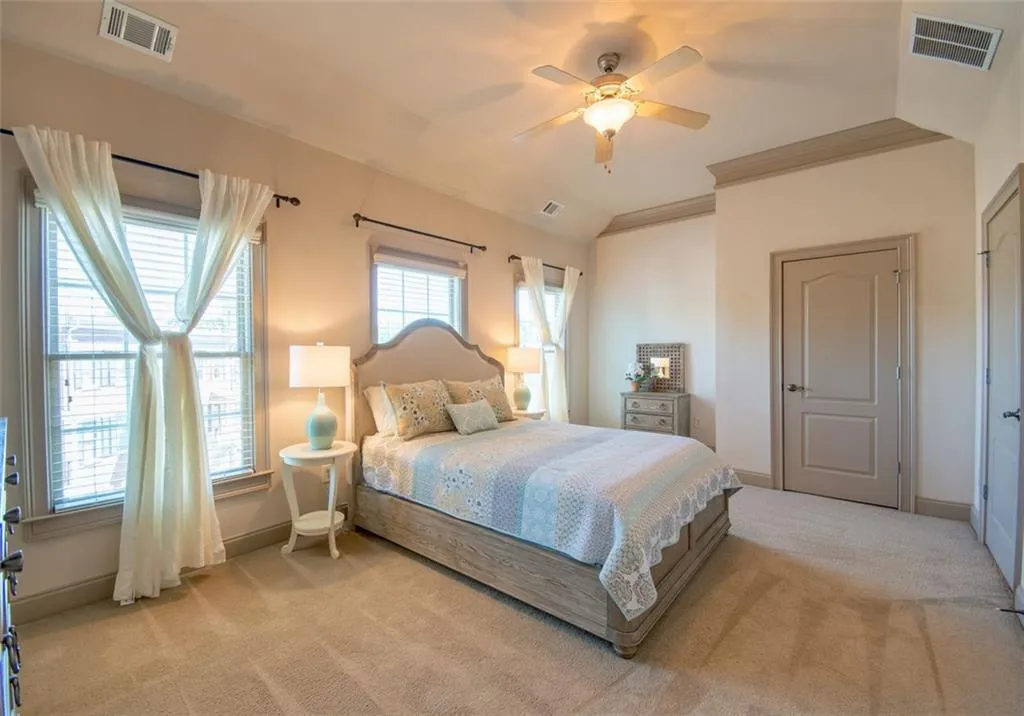 949 Persimmon Point, Atlanta, Georgia 30328, 2 Bedrooms Bedrooms, ,3 BathroomsBathrooms,Residential,Sold,949 Persimmon Point,6948378