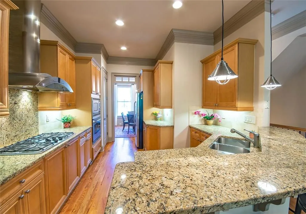 949 Persimmon Point, Atlanta, Georgia 30328, 2 Bedrooms Bedrooms, ,3 BathroomsBathrooms,Residential,Sold,949 Persimmon Point,6948378