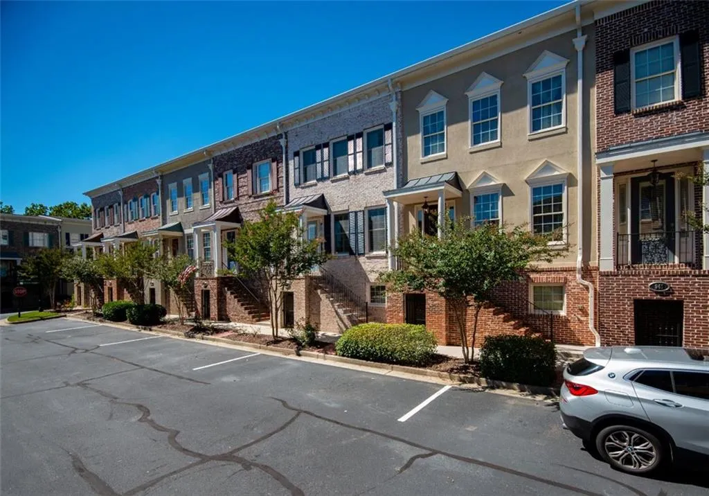 949 Persimmon Point, Atlanta, Georgia 30328, 2 Bedrooms Bedrooms, ,3 BathroomsBathrooms,Residential,Sold,949 Persimmon Point,6948378