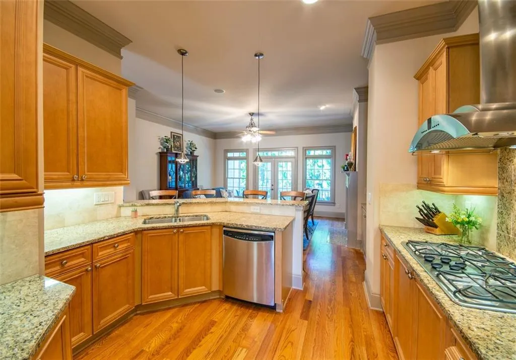 949 Persimmon Point, Atlanta, Georgia 30328, 2 Bedrooms Bedrooms, ,3 BathroomsBathrooms,Residential,Sold,949 Persimmon Point,6948378