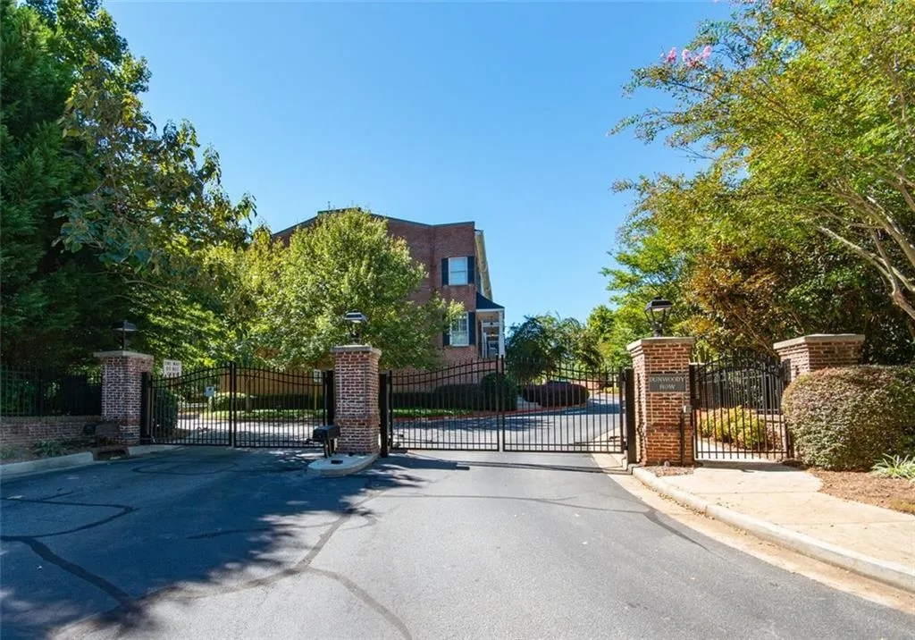 949 Persimmon Point, Atlanta, Georgia 30328, 2 Bedrooms Bedrooms, ,3 BathroomsBathrooms,Residential,Sold,949 Persimmon Point,6948378