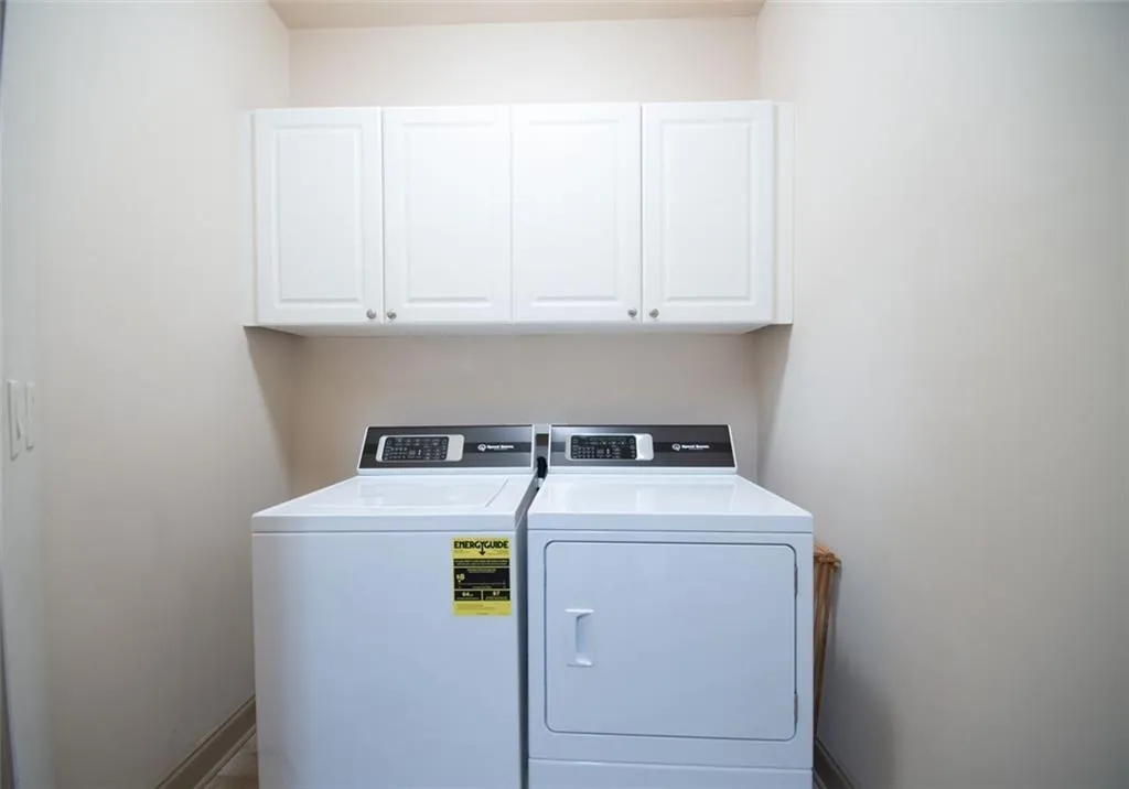 949 Persimmon Point, Atlanta, Georgia 30328, 2 Bedrooms Bedrooms, ,3 BathroomsBathrooms,Residential,Sold,949 Persimmon Point,6948378