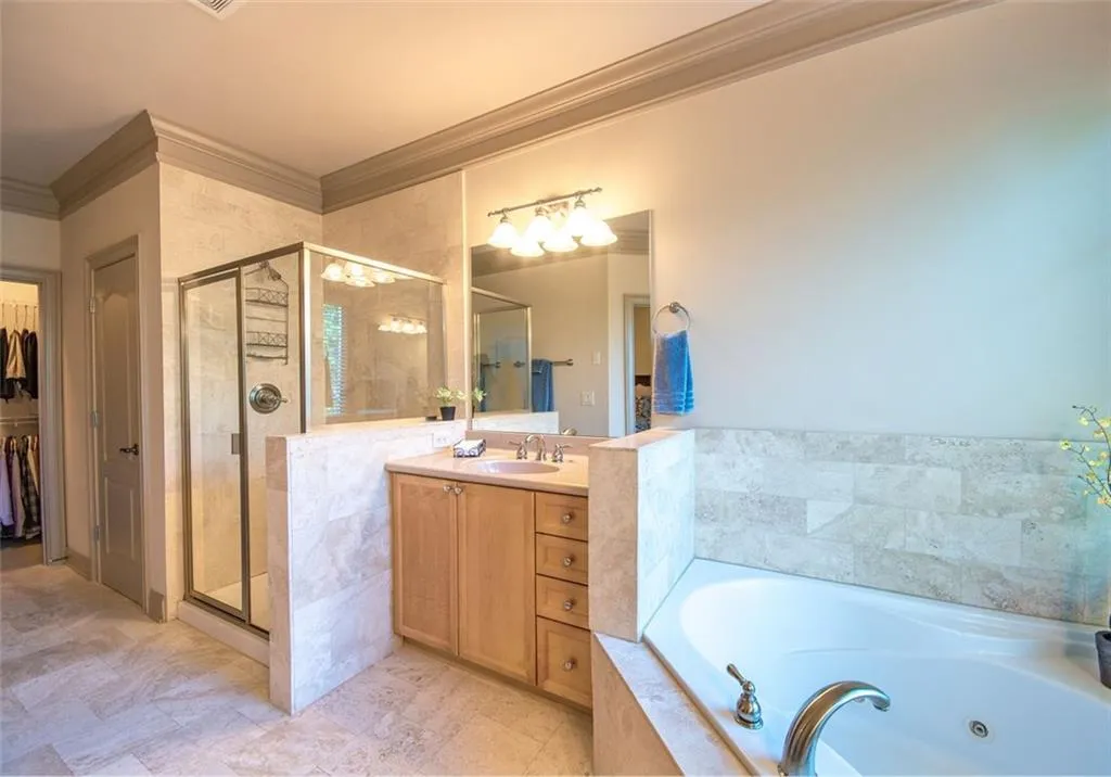 949 Persimmon Point, Atlanta, Georgia 30328, 2 Bedrooms Bedrooms, ,3 BathroomsBathrooms,Residential,Sold,949 Persimmon Point,6948378