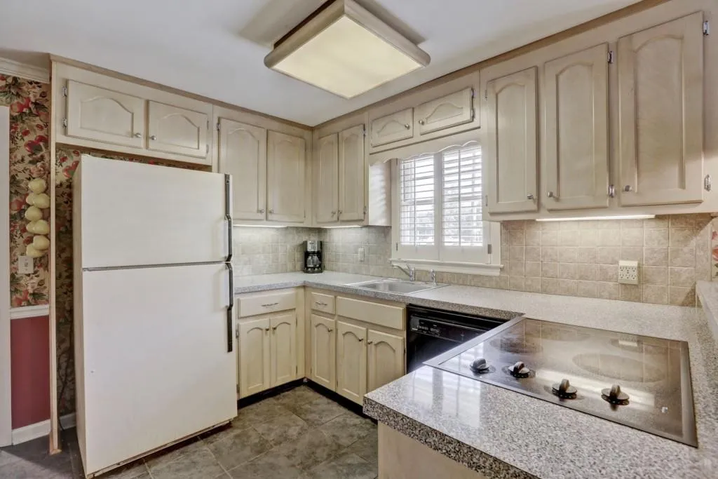 5856 Riverside Drive, Sandy Springs, Georgia 30327, 3 Bedrooms Bedrooms, ,2 BathroomsBathrooms,Residential,Sold,5856 Riverside Drive,5989301