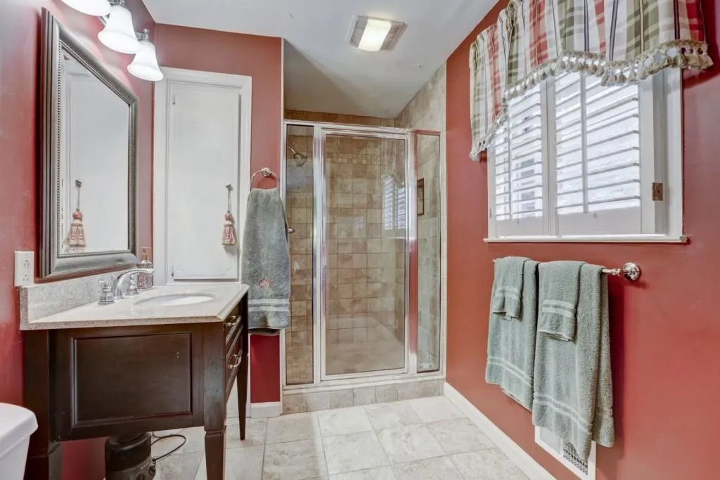 5856 Riverside Drive, Sandy Springs, Georgia 30327, 3 Bedrooms Bedrooms, ,2 BathroomsBathrooms,Residential,Sold,5856 Riverside Drive,5989301