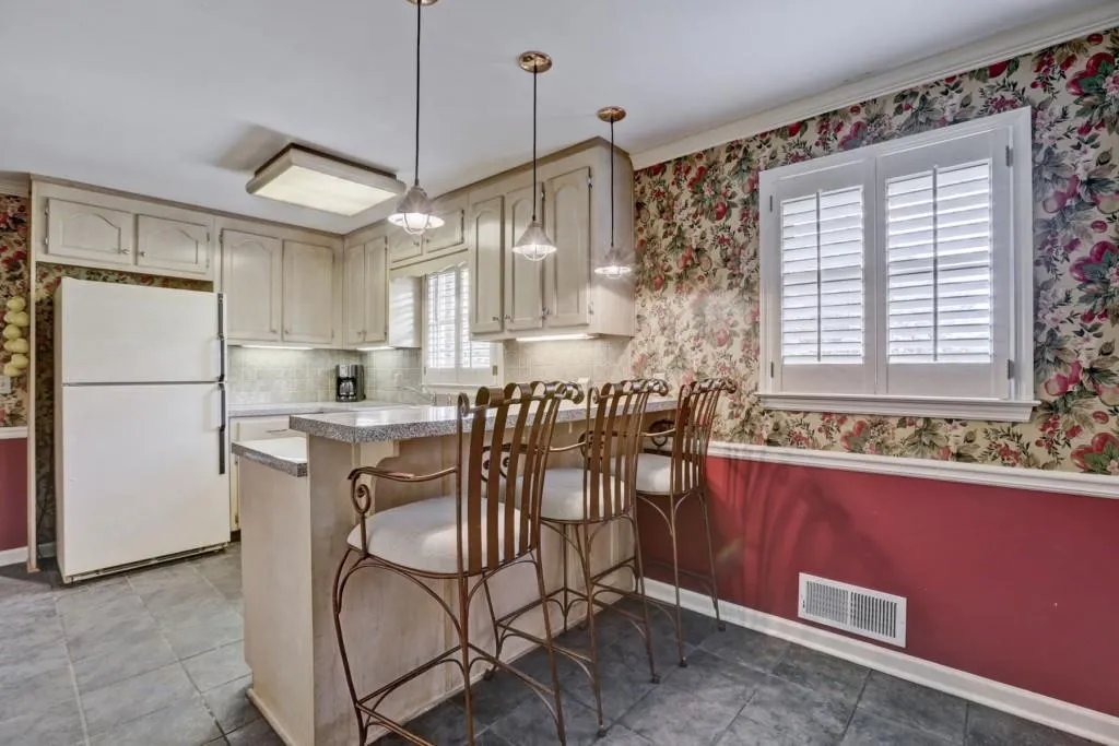 5856 Riverside Drive, Sandy Springs, Georgia 30327, 3 Bedrooms Bedrooms, ,2 BathroomsBathrooms,Residential,Sold,5856 Riverside Drive,5989301