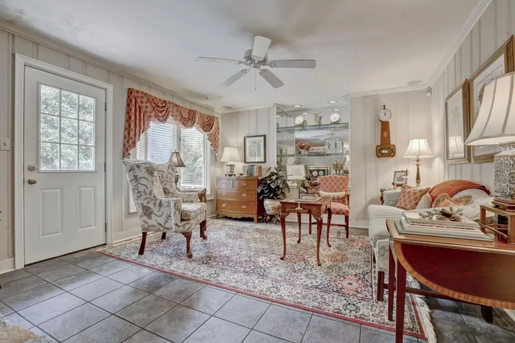 5856 Riverside Drive, Sandy Springs, Georgia 30327, 3 Bedrooms Bedrooms, ,2 BathroomsBathrooms,Residential,Sold,5856 Riverside Drive,5989301