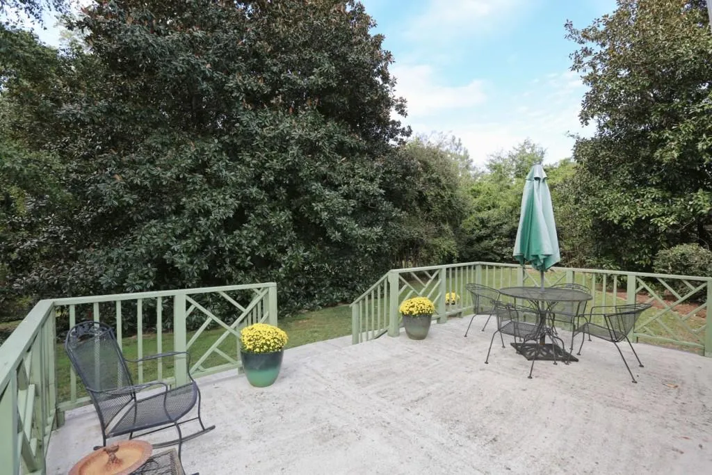 5856 Riverside Drive, Sandy Springs, Georgia 30327, 3 Bedrooms Bedrooms, ,2 BathroomsBathrooms,Residential,Sold,5856 Riverside Drive,5989301