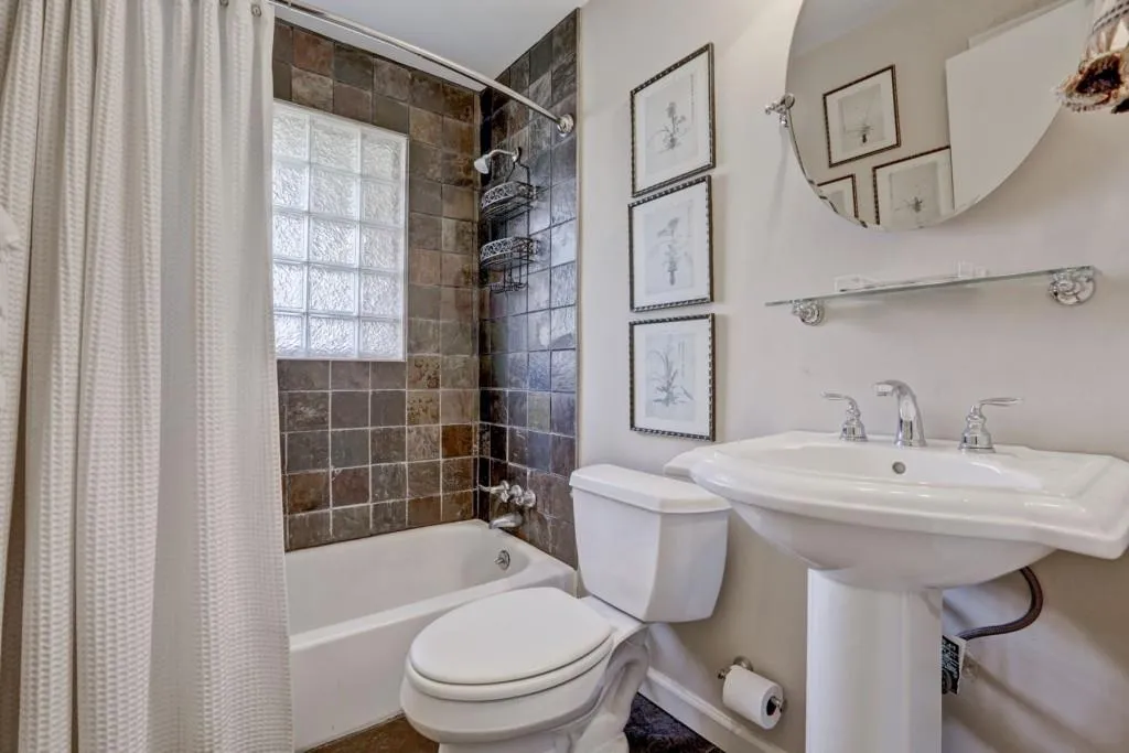 5856 Riverside Drive, Sandy Springs, Georgia 30327, 3 Bedrooms Bedrooms, ,2 BathroomsBathrooms,Residential,Sold,5856 Riverside Drive,5989301 5856 Riverside Drive, Sandy Springs, Georgia 30327, 3 Bedrooms Bedrooms, ,2 BathroomsBathrooms,Residential,Sold,5856 Riverside Drive,5989301