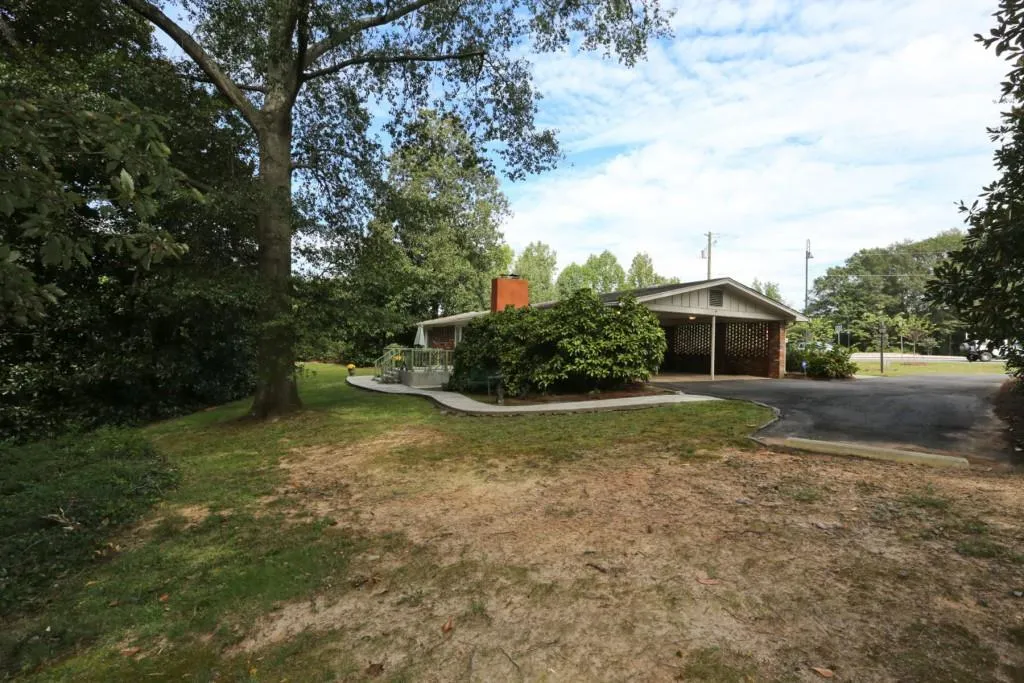 5856 Riverside Drive, Sandy Springs, Georgia 30327, 3 Bedrooms Bedrooms, ,2 BathroomsBathrooms,Residential,Sold,5856 Riverside Drive,5989301