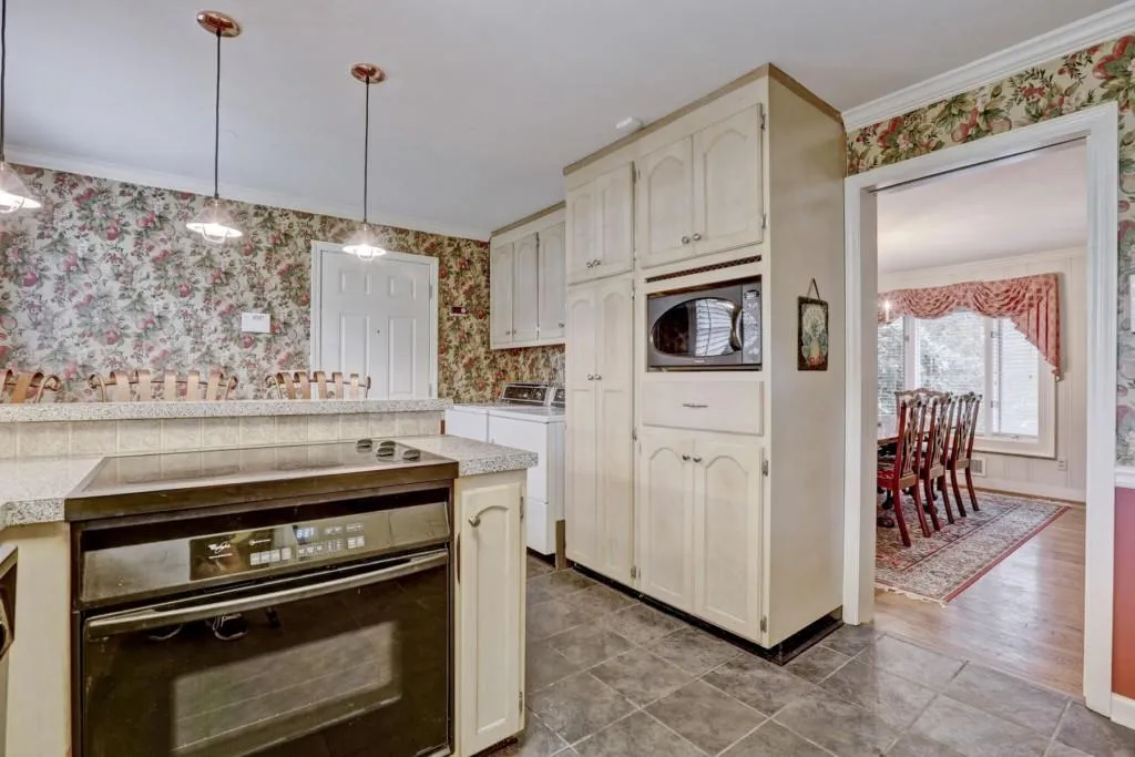 5856 Riverside Drive, Sandy Springs, Georgia 30327, 3 Bedrooms Bedrooms, ,2 BathroomsBathrooms,Residential,Sold,5856 Riverside Drive,5989301