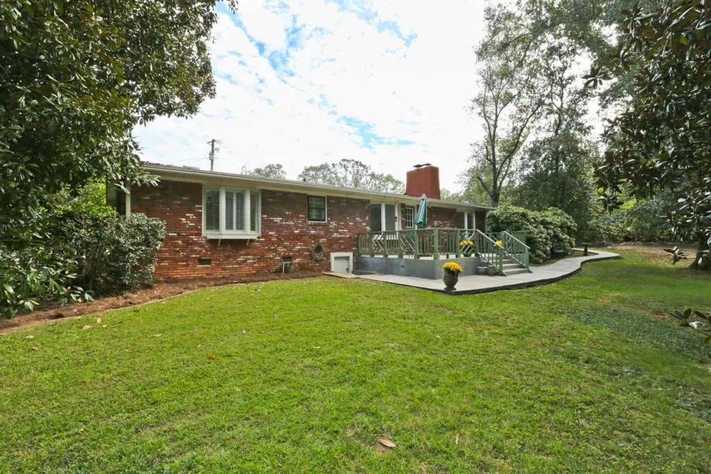 5856 Riverside Drive, Sandy Springs, Georgia 30327, 3 Bedrooms Bedrooms, ,2 BathroomsBathrooms,Residential,Sold,5856 Riverside Drive,5989301 5856 Riverside Drive, Sandy Springs, Georgia 30327, 3 Bedrooms Bedrooms, ,2 BathroomsBathrooms,Residential,Sold,5856 Riverside Drive,5989301