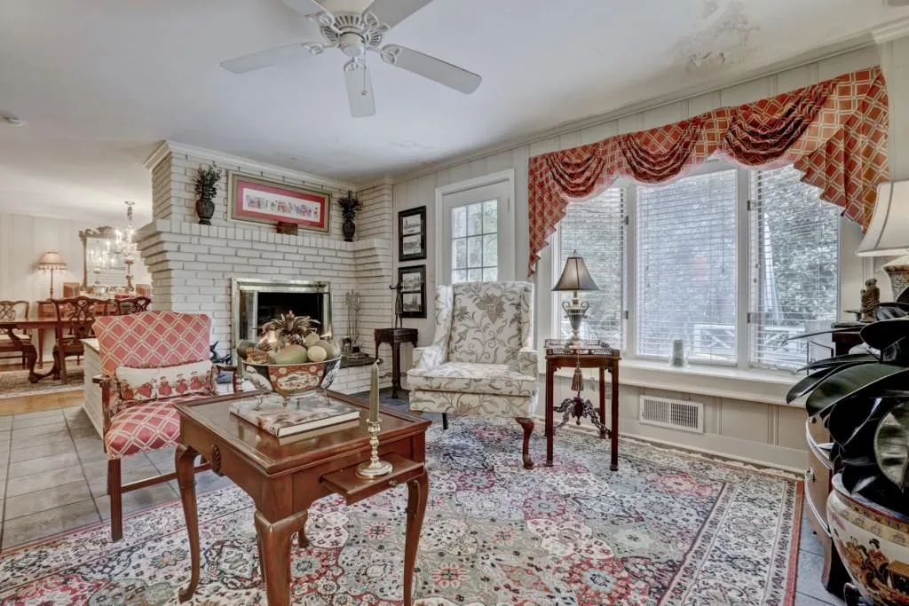 5856 Riverside Drive, Sandy Springs, Georgia 30327, 3 Bedrooms Bedrooms, ,2 BathroomsBathrooms,Residential,Sold,5856 Riverside Drive,5989301 5856 Riverside Drive, Sandy Springs, Georgia 30327, 3 Bedrooms Bedrooms, ,2 BathroomsBathrooms,Residential,Sold,5856 Riverside Drive,5989301