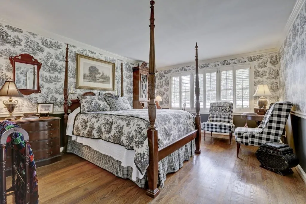 5856 Riverside Drive, Sandy Springs, Georgia 30327, 3 Bedrooms Bedrooms, ,2 BathroomsBathrooms,Residential,Sold,5856 Riverside Drive,5989301