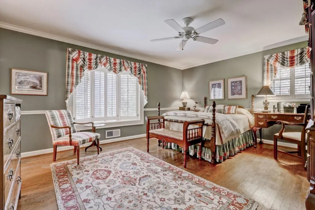 5856 Riverside Drive, Sandy Springs, Georgia 30327, 3 Bedrooms Bedrooms, ,2 BathroomsBathrooms,Residential,Sold,5856 Riverside Drive,5989301