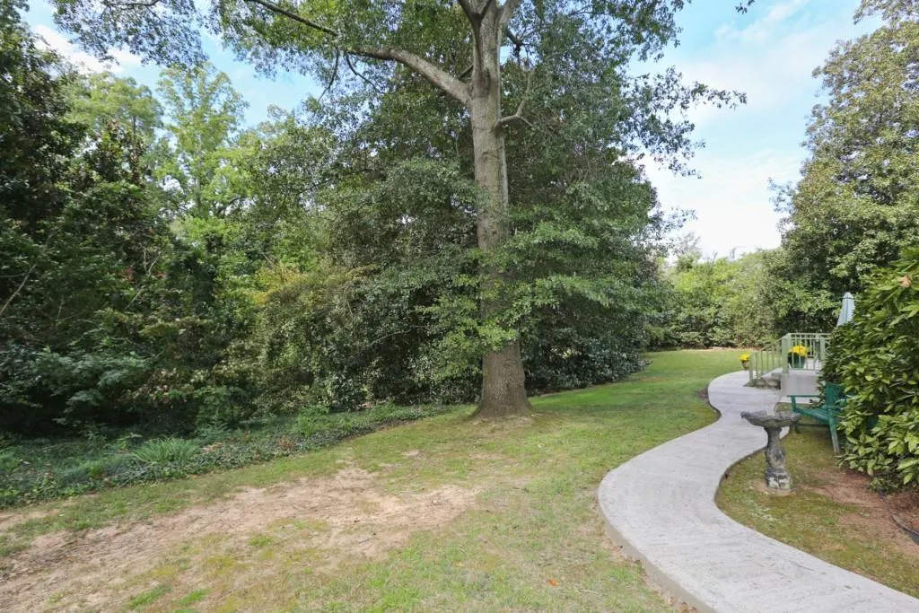 5856 Riverside Drive, Sandy Springs, Georgia 30327, 3 Bedrooms Bedrooms, ,2 BathroomsBathrooms,Residential,Sold,5856 Riverside Drive,5989301