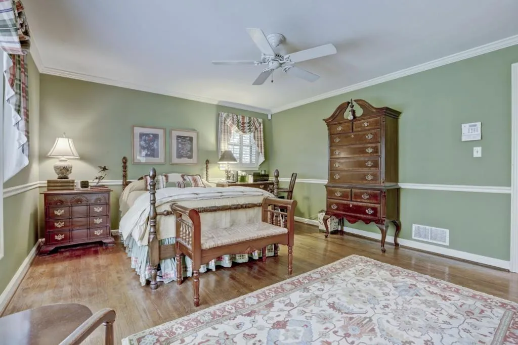 5856 Riverside Drive, Sandy Springs, Georgia 30327, 3 Bedrooms Bedrooms, ,2 BathroomsBathrooms,Residential,Sold,5856 Riverside Drive,5989301