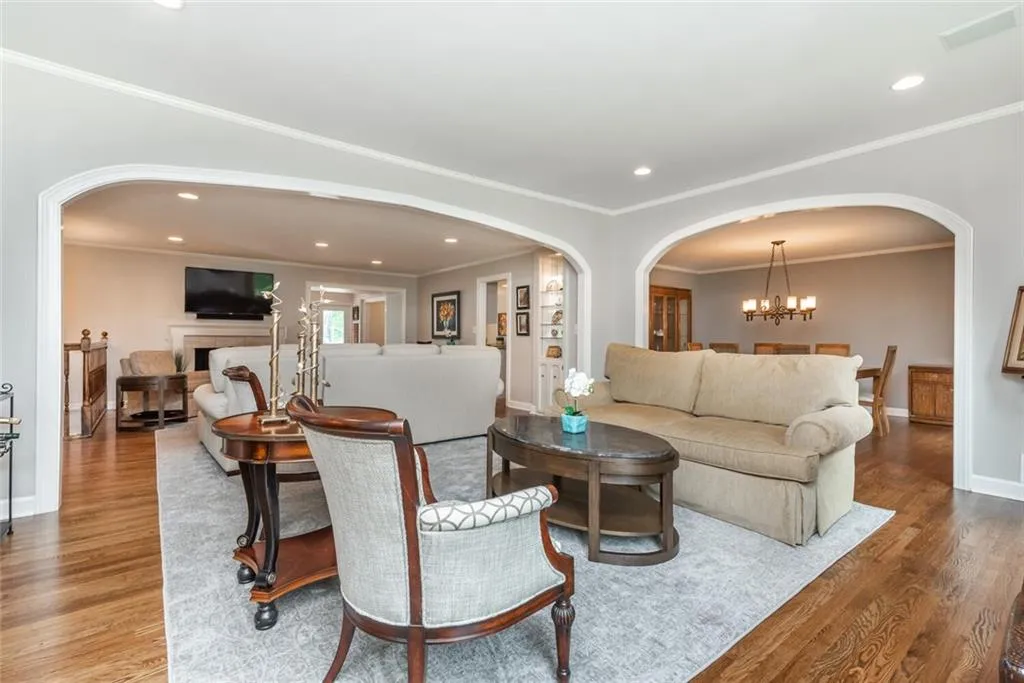 430 Riverside Parkway, Sandy Springs, Georgia 30328, 5 Bedrooms Bedrooms, ,3 BathroomsBathrooms,Residential,Sold,430 Riverside Parkway,6781453