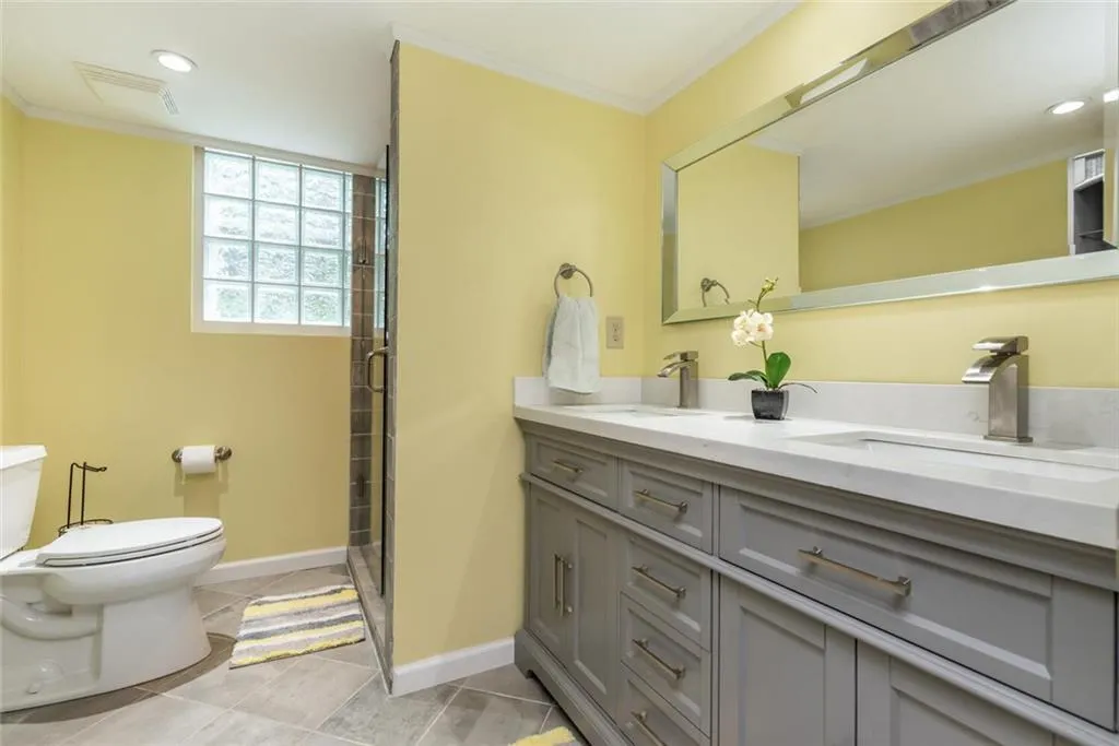 430 Riverside Parkway, Sandy Springs, Georgia 30328, 5 Bedrooms Bedrooms, ,3 BathroomsBathrooms,Residential,Sold,430 Riverside Parkway,6781453