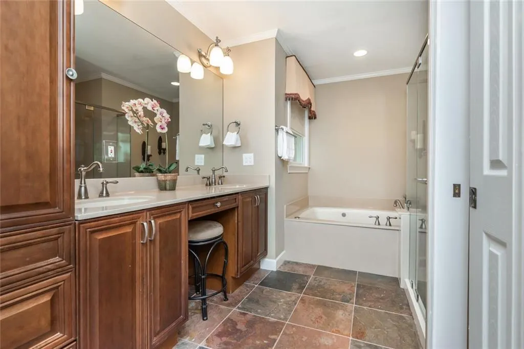 430 Riverside Parkway, Sandy Springs, Georgia 30328, 5 Bedrooms Bedrooms, ,3 BathroomsBathrooms,Residential,Sold,430 Riverside Parkway,6781453