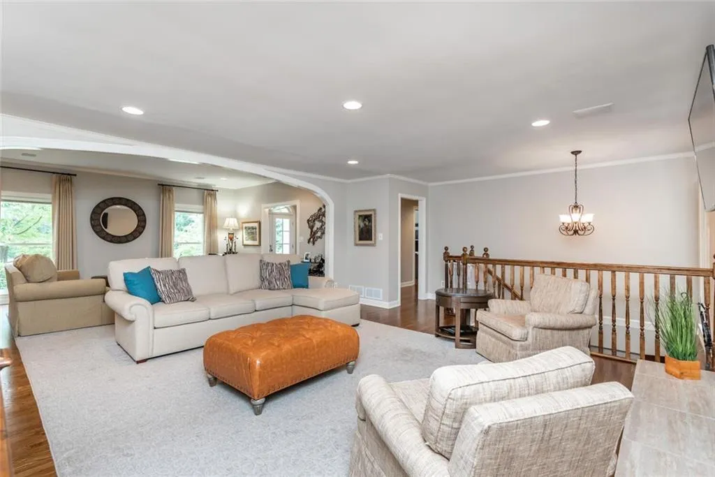 430 Riverside Parkway, Sandy Springs, Georgia 30328, 5 Bedrooms Bedrooms, ,3 BathroomsBathrooms,Residential,Sold,430 Riverside Parkway,6781453