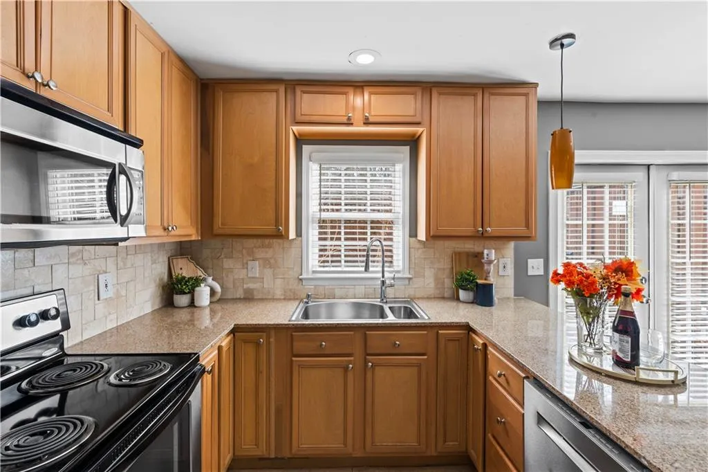 1101 Collier Road Nw Unit D5, Atlanta, Georgia 30318, 2 Bedrooms Bedrooms, 0 ,1 BathroomBathrooms,Residential,Sold,1101 Collier Road Nw Unit D5,7730881
