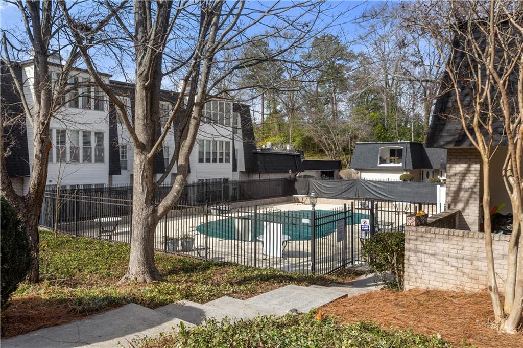 5330 Chemin De Vie, Atlanta, Georgia 30342, 2 Bedrooms Bedrooms, ,2 BathroomsBathrooms,Residential,Sold,5330 Chemin De Vie,7333604