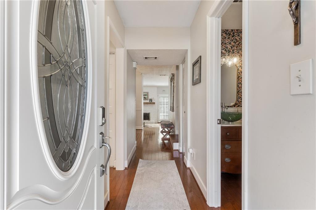 5330 Chemin De Vie, Atlanta, Georgia 30342, 2 Bedrooms Bedrooms, ,2 BathroomsBathrooms,Residential,Sold,5330 Chemin De Vie,7333604