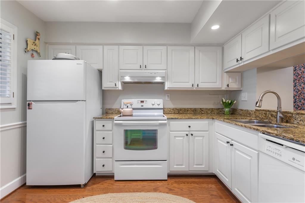 5330 Chemin De Vie, Atlanta, Georgia 30342, 2 Bedrooms Bedrooms, ,2 BathroomsBathrooms,Residential,Sold,5330 Chemin De Vie,7333604