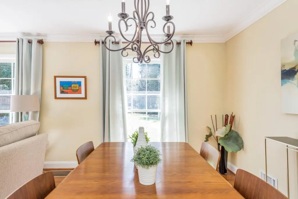 660 Carriage Drive, Sandy Springs, Georgia 30328, 4 Bedrooms Bedrooms, ,2 BathroomsBathrooms,Residential,Sold,660 Carriage Drive,5923449