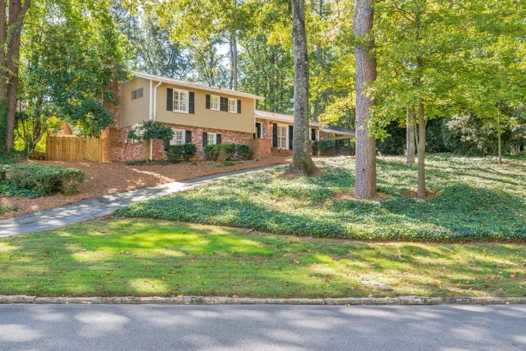 660 Carriage Drive, Sandy Springs, Georgia 30328, 4 Bedrooms Bedrooms, ,2 BathroomsBathrooms,Residential,Sold,660 Carriage Drive,5923449